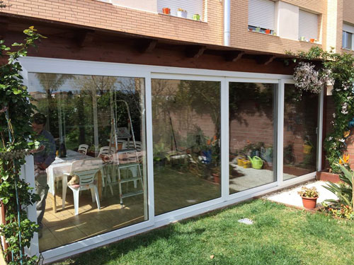 Puertas de entrada de aluminio de diseño con aislamiento térmico -  Aluminios y PVC Moya Reus