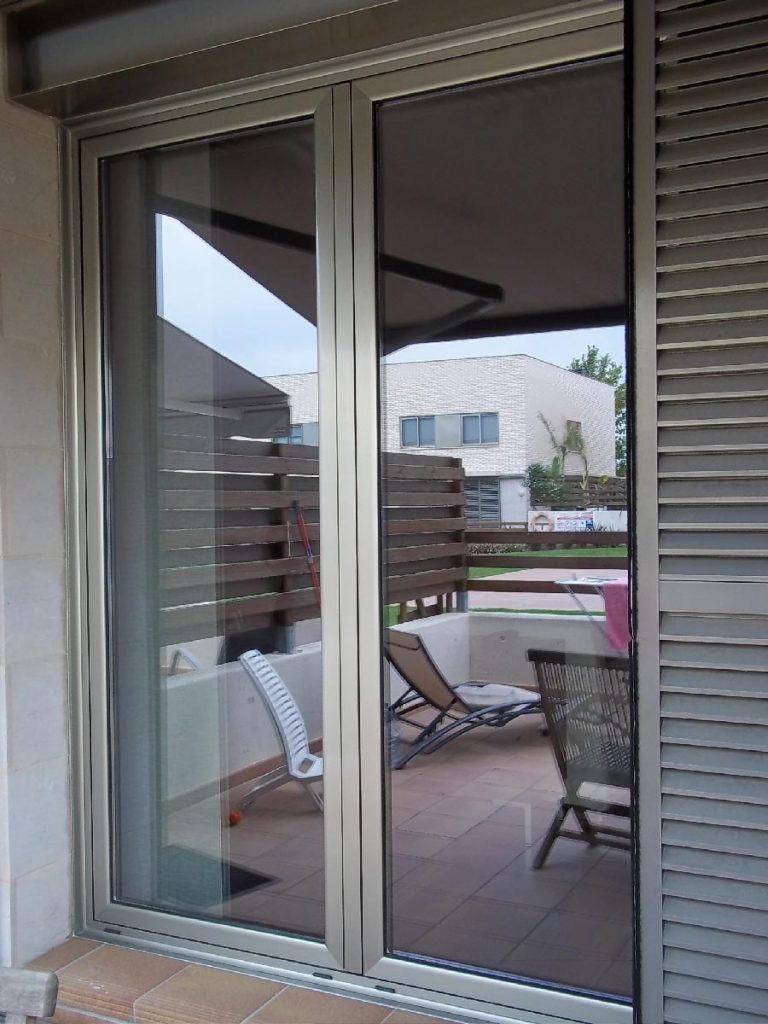puerta aluminio terraza Aluminios y PVC Moya Reus